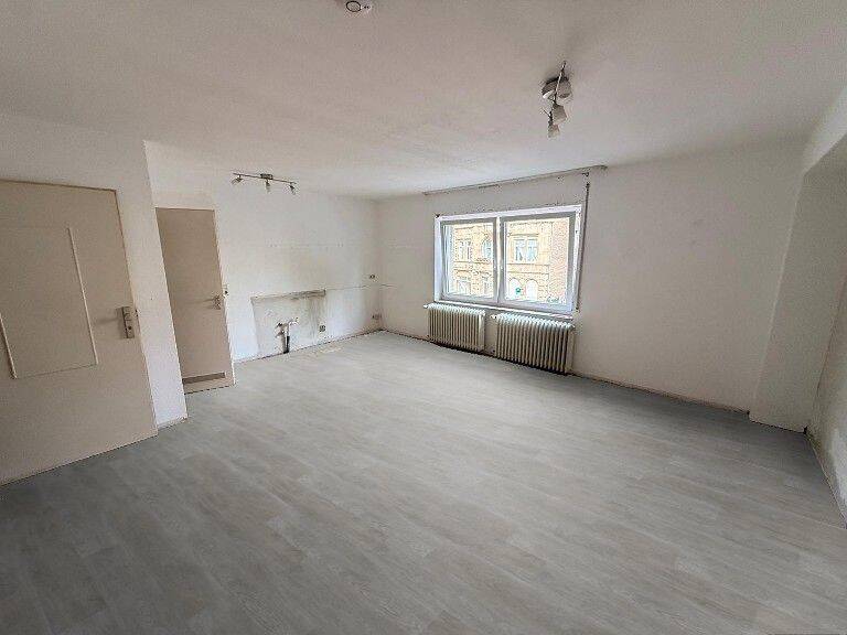 Tolle stadtnahe Lage / Werastraße: Zimmer mit abg. WC (27 qm) + gem. Bad * renoviert!, 70190 Stuttgart (Mitte Ost)