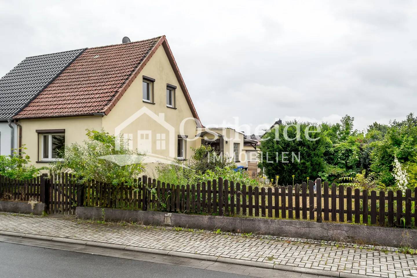 Attraktive Möglichkeiten: Doppelhaus mit offenem Grundriss und Zukunftspotenzial, 29410 Salzwedel