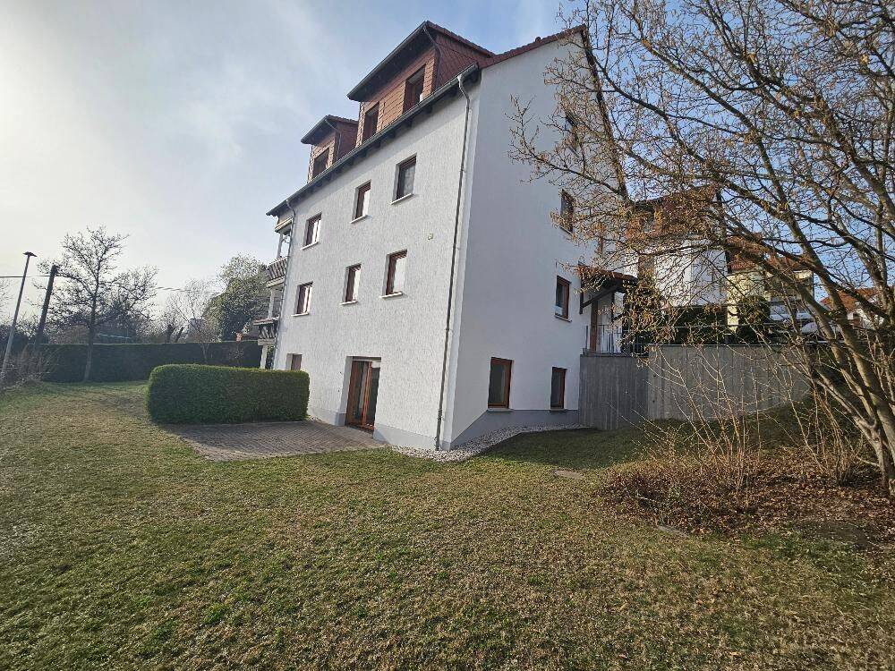 Gepflegte 2-Zimmer-Wohnung mit Terrasse und Stellplatz in ruhiger Lage, 9337 Bernsdorf