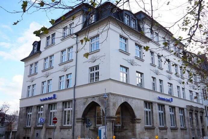 **zentral gelegene 3-Raum WE mit Küche + Balkon**, 8451 Crimmitschau