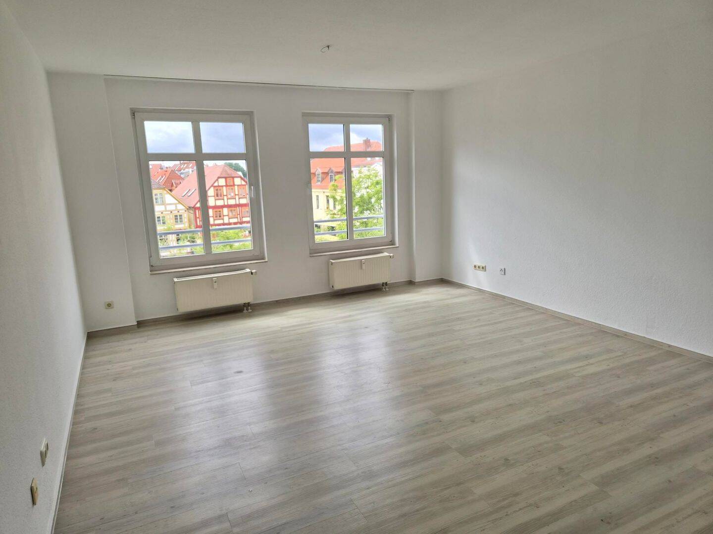 1-Raum Wohnung direkt in der City mit EBK, 17192 Schloen-Dratow