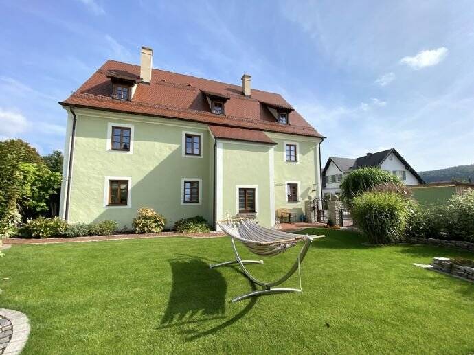 Außergewöhnliche 3 Zimmerwohnung mit Garten,2 Stellplätzen mit eigener Zufahrt, elektrischem Tor und Keller, 92342 Freystadt