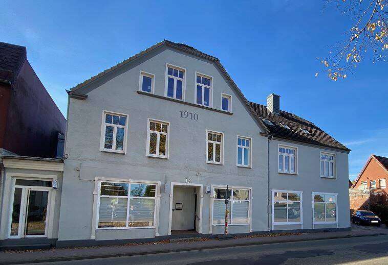 Beeindruckende Immobilie in Bornhöved – Wohnen und Arbeiten perfekt vereint, 24619 Bornhöved