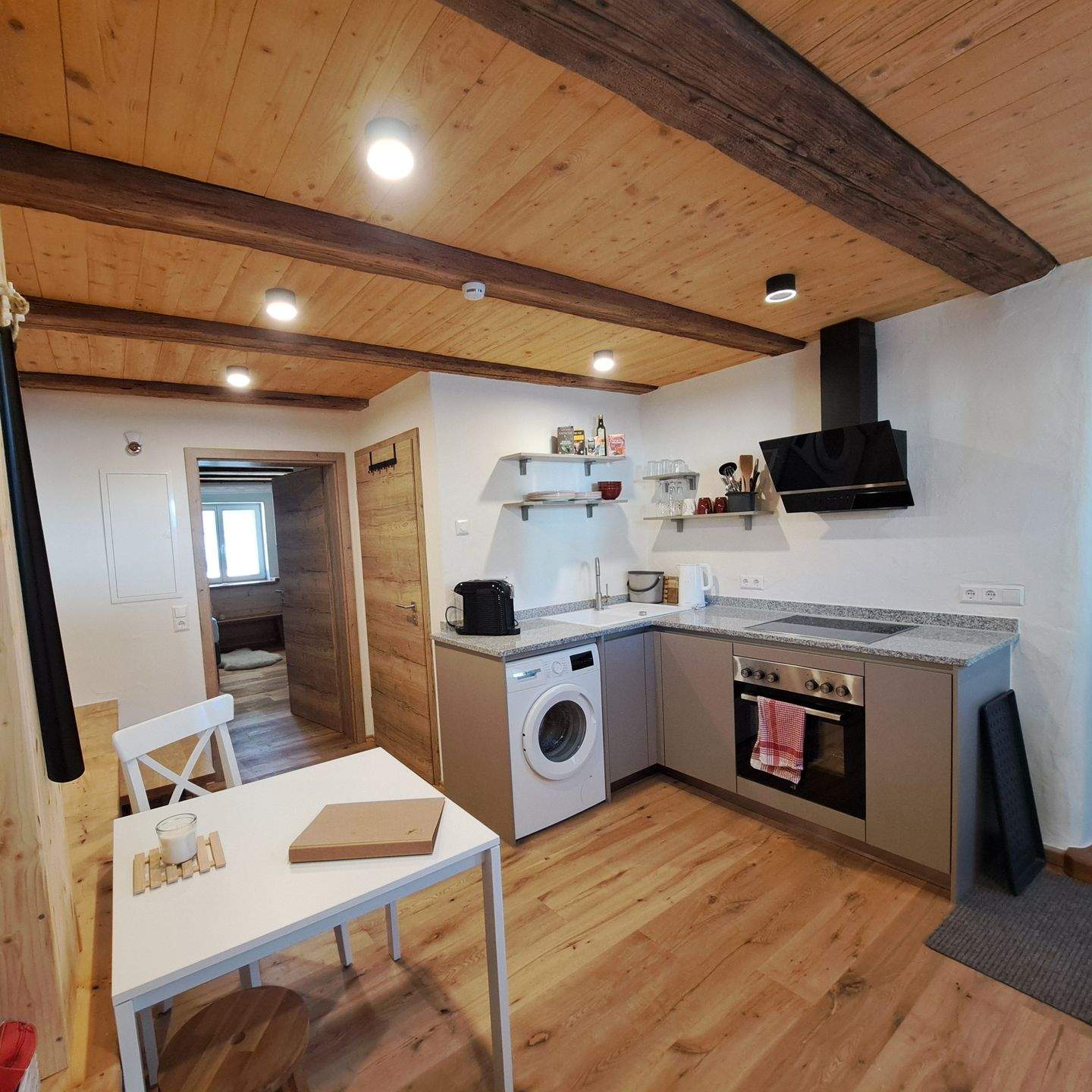 Wir vermieten unsere schöne möblierte Ferienwohnung an eine Person ~ auch Wohnen auf Zeit möglich, 72469 Meßstetten