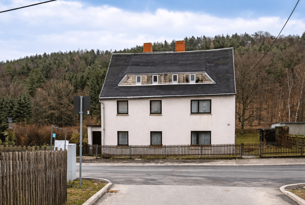 Einfamilienhaus mit großem Garten in ruhiger Lage von Lichtenstein, 9350 Lichtenstein/Sa.