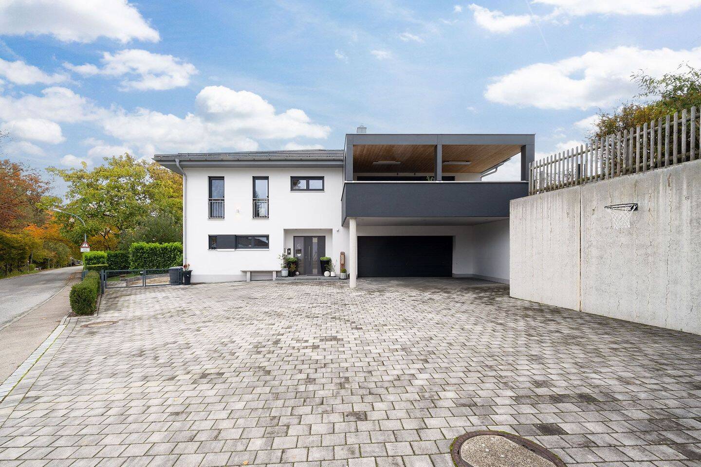 Modernes Design trifft ländliche Ruhe – Eine außergewöhnliche Hangvilla zum Verlieben, 85461 Bockhorn