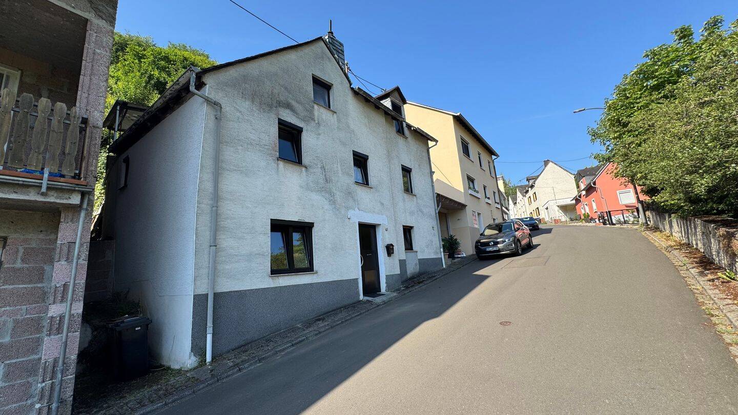 Einfamilienhaus in hochwassersicherer Lage mit Garten in Briedel, 56867 Briedel