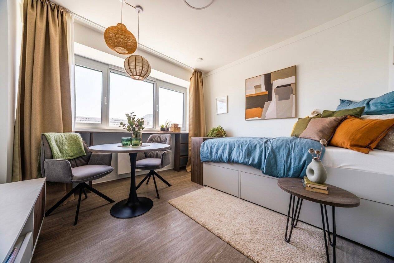 Erstbezug nach Kernsanierung: Modernes City-Apartment mit EBK, Concierge & Skyline-Dachterrassen, 60528 Frankfurt am Main (Niederrad Sachsenhausen Schwanheim)