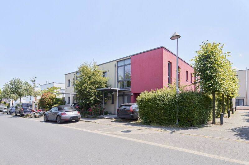 Neuwertiges lichtdurchflutetes Einfamilienhaus mit Südgarten in schöner Wohnlage von Königsdorf, 50226 Frechen