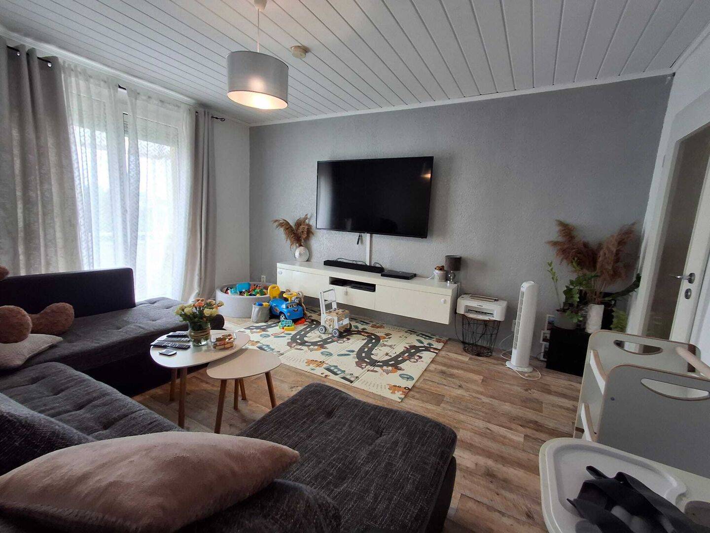 Helle Drei-Zimmer Eigentumswohnung mit Balkon und PKW-Stellplatz, 6667 Goseck