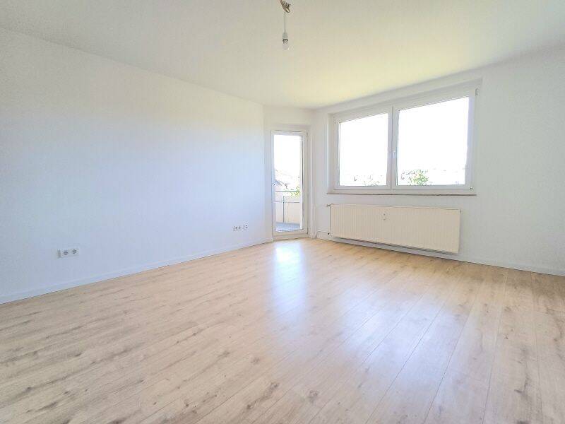 Viel Platz für die ganze Familie – 6-Zimmer-Wohnung mit Balkon, 32425 Minden