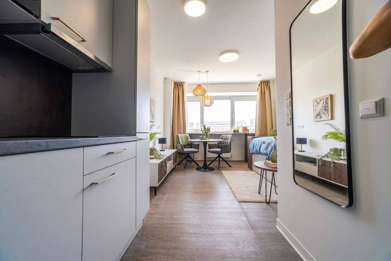 Erstbezug nach Kernsanierung: Modernes City-Apartment mit EBK, Concierge & Skyline-Dachterrassen, 60528 Frankfurt am Main (Niederrad Sachsenhausen Schwanheim)