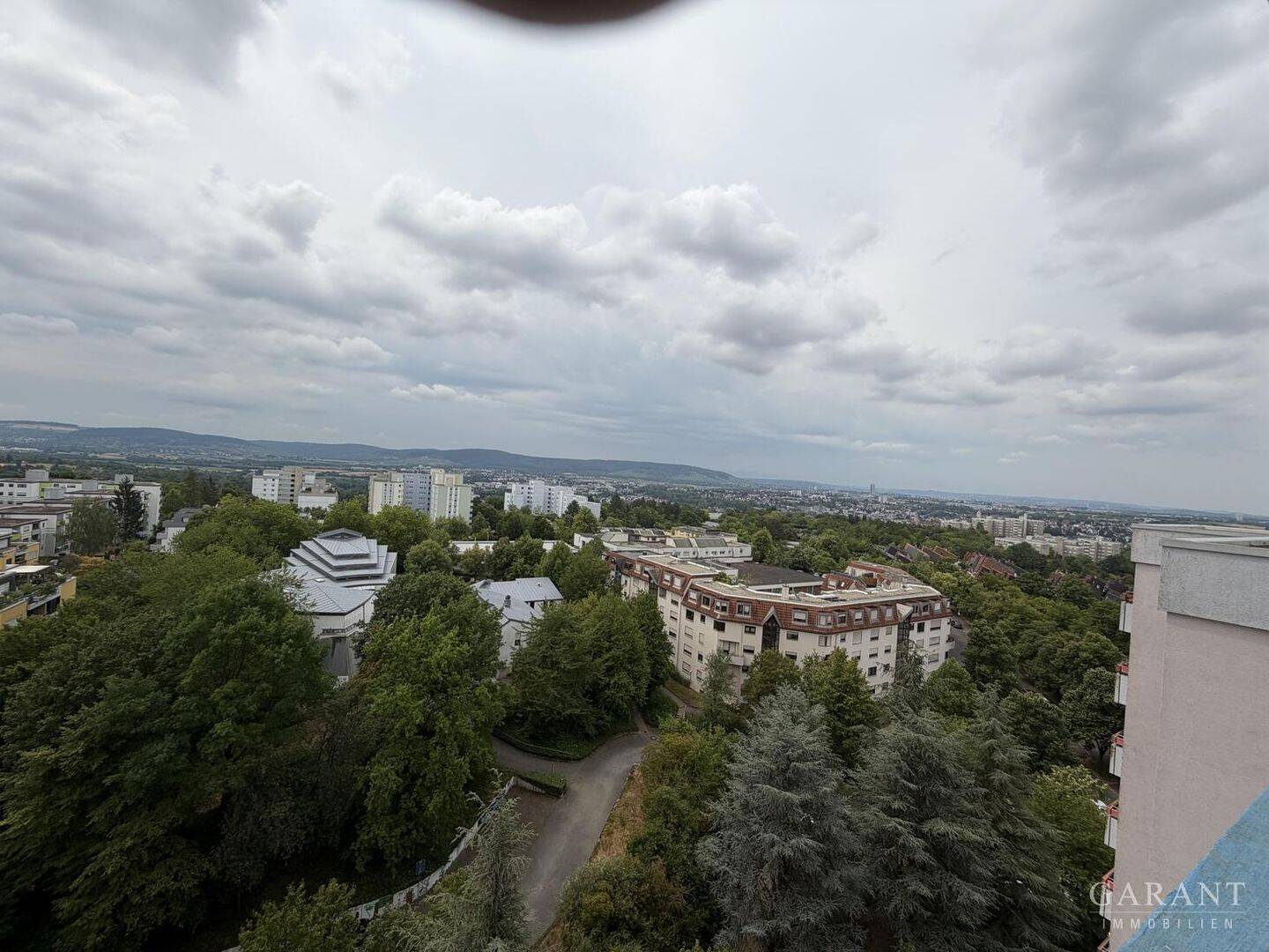 Gepflegte 2 Zimmer-Wohnung im 11. Obergeschoss mit Balkon und Stellplatz, 71334 Waiblingen