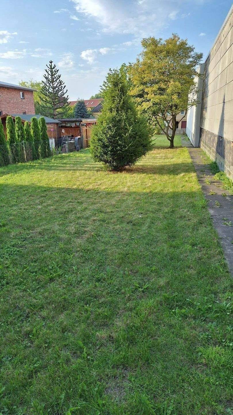 Sanierungsbedürftiges 1-FH in Braunschweig/Broitzem m. schmalen, sehr schönem Grundstück inkl. Anbau. EKZ u. die Straßenbahnhaltestelle s. in der Nähe, 38122 Braunschweig