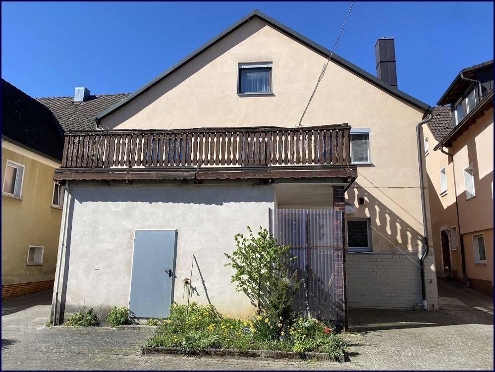 Großes Einfamilienhaus mit Scheune in Königstein, 92281 Königstein