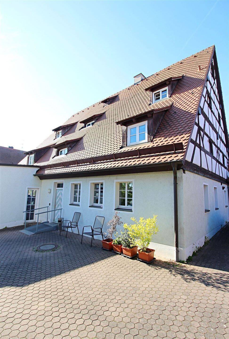 Altbau-Charme! Leerstehendes Wohn- und Geschäftshaus mit großem Potenzial in Nürnberg-Buch, 90427 Nürnberg