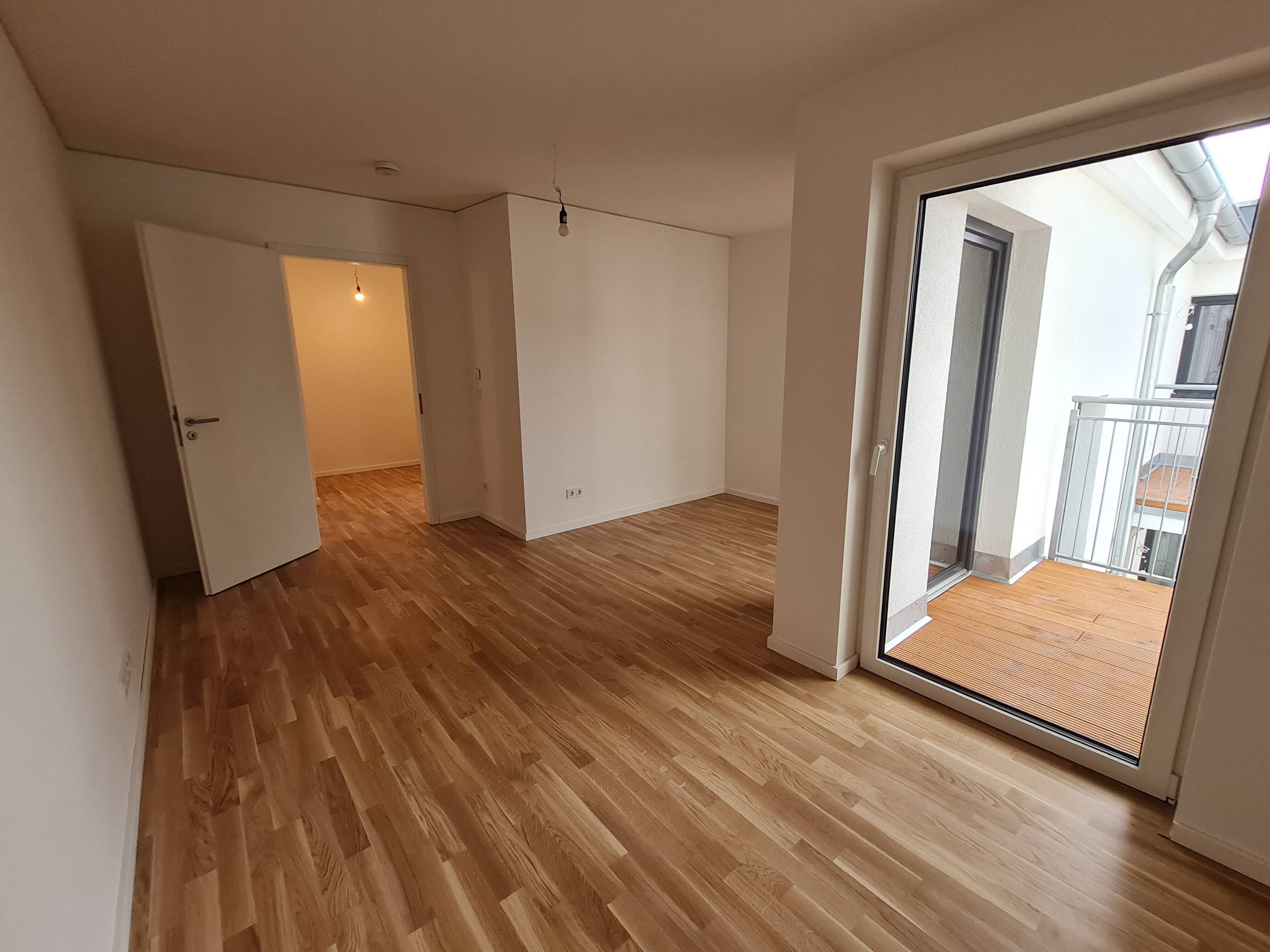 Schicke 4- Zimmerwohnung mit Parkett, Einbauküche, Balkon u. guter Energieeffizienz