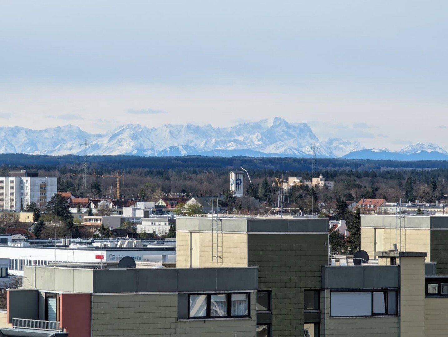 „Bezugsfrei & Modernisiert (Energie C): 1-Zi-Apartment mit Alpenblick + Garage!“, 82110 Germering