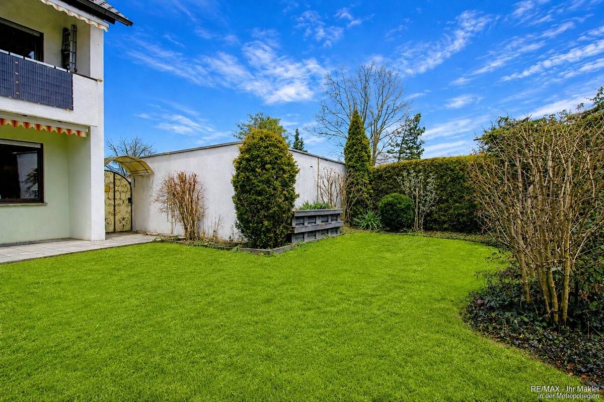 Gepflegtes Reiheneckhaus mit Garten, Balkon, sonniger Terrasse und 2 Garagen in ruhiger Lage, 90513 Zirndorf