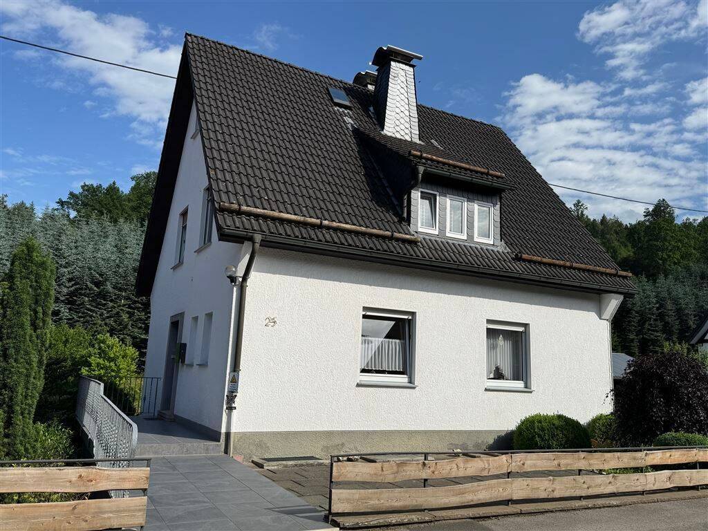 Heinsberg! Mehrgenerationenhaus in Waldrandlage mit Bachlauf!, 57399 Kirchhundem