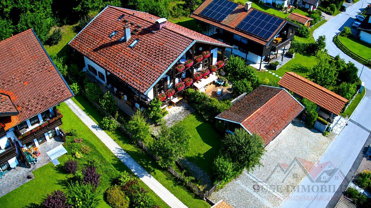 Charmante 2-Zimmer-Dachgeschosswohnung mit traumhaftem Panoramablick auf den Zahmen Kaiser zu verkaufen, 83229 Aschau i. Chiemgau