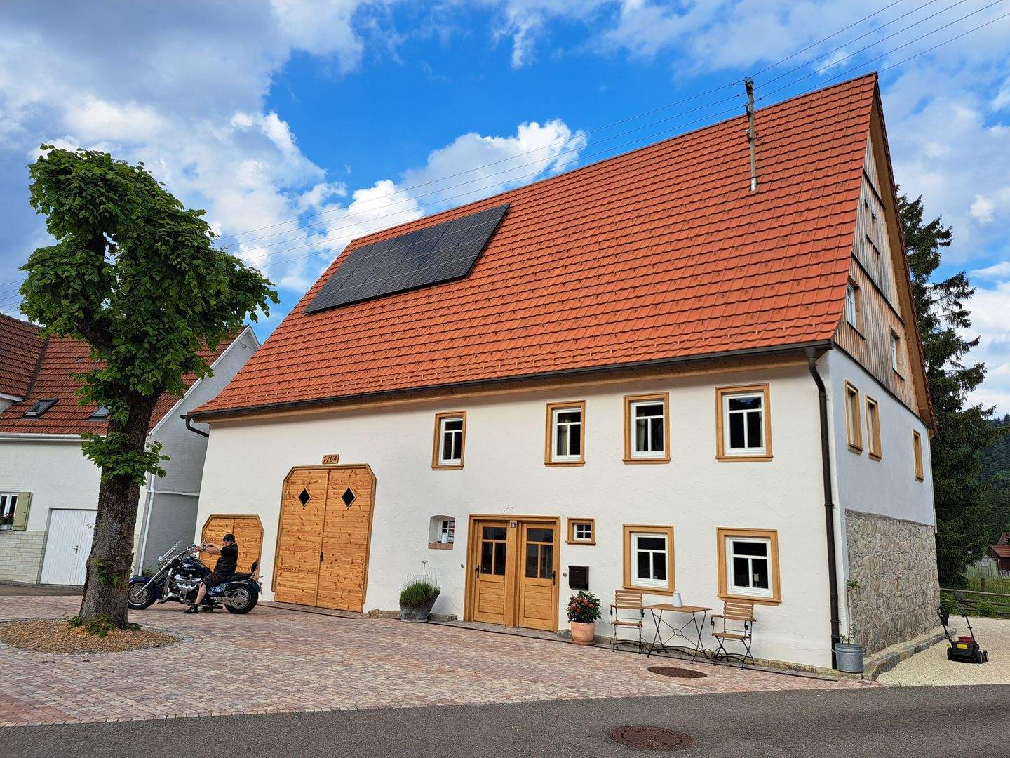 Wir vermieten unsere schöne möblierte Ferienwohnung an eine Person ~ auch Wohnen auf Zeit möglich, 72469 Meßstetten