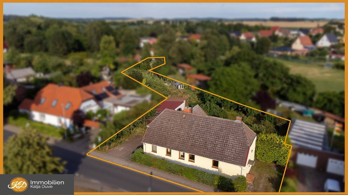 Charmantes Einfamilienhaus mit Einliegerwohnung und großem Garten, 17166 Alt Sührkow