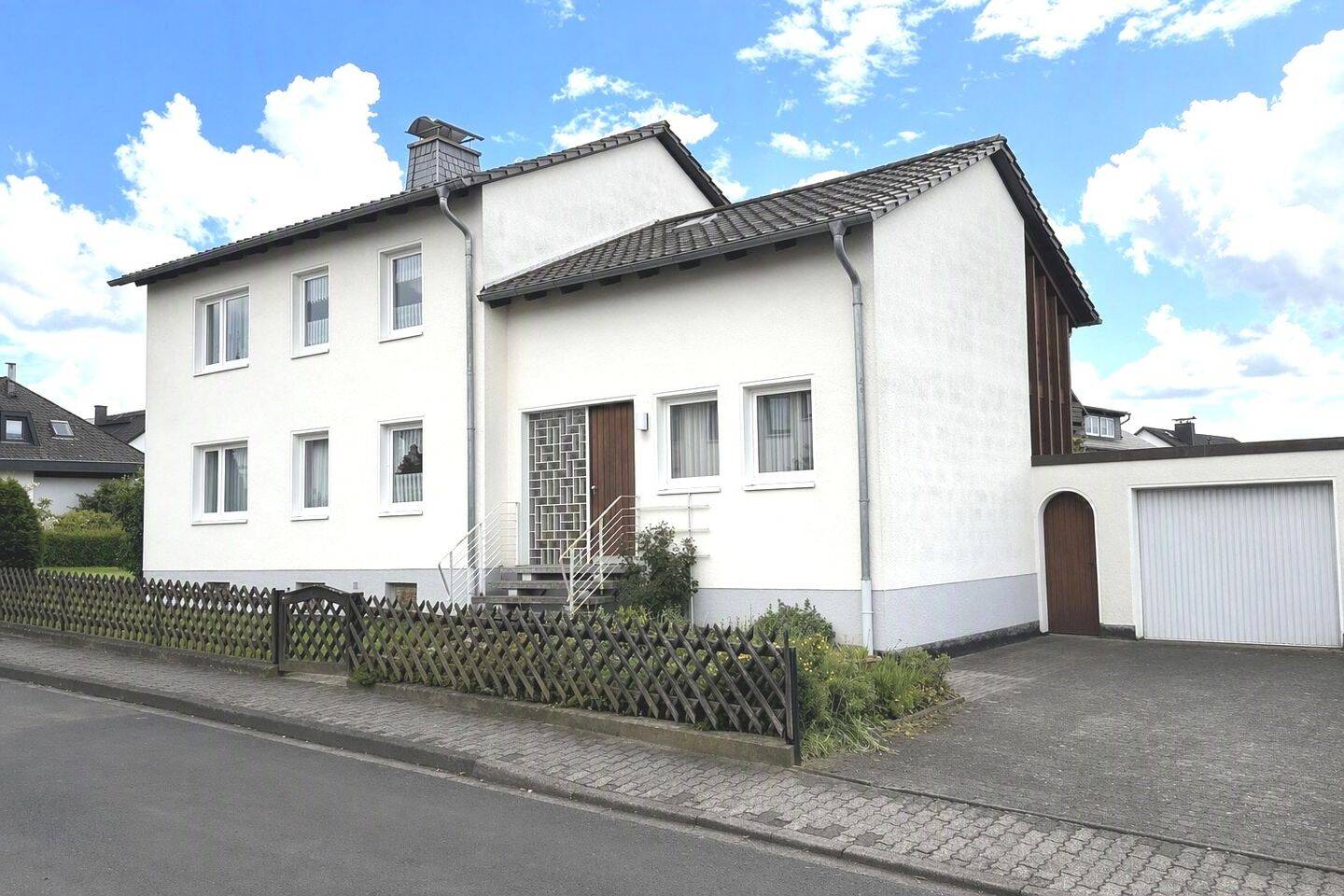 Gepflegtes 1-2 Familienhaus mit Doppelgarage und tollem Grundstück in Immenhausen, 34376 Immenhausen