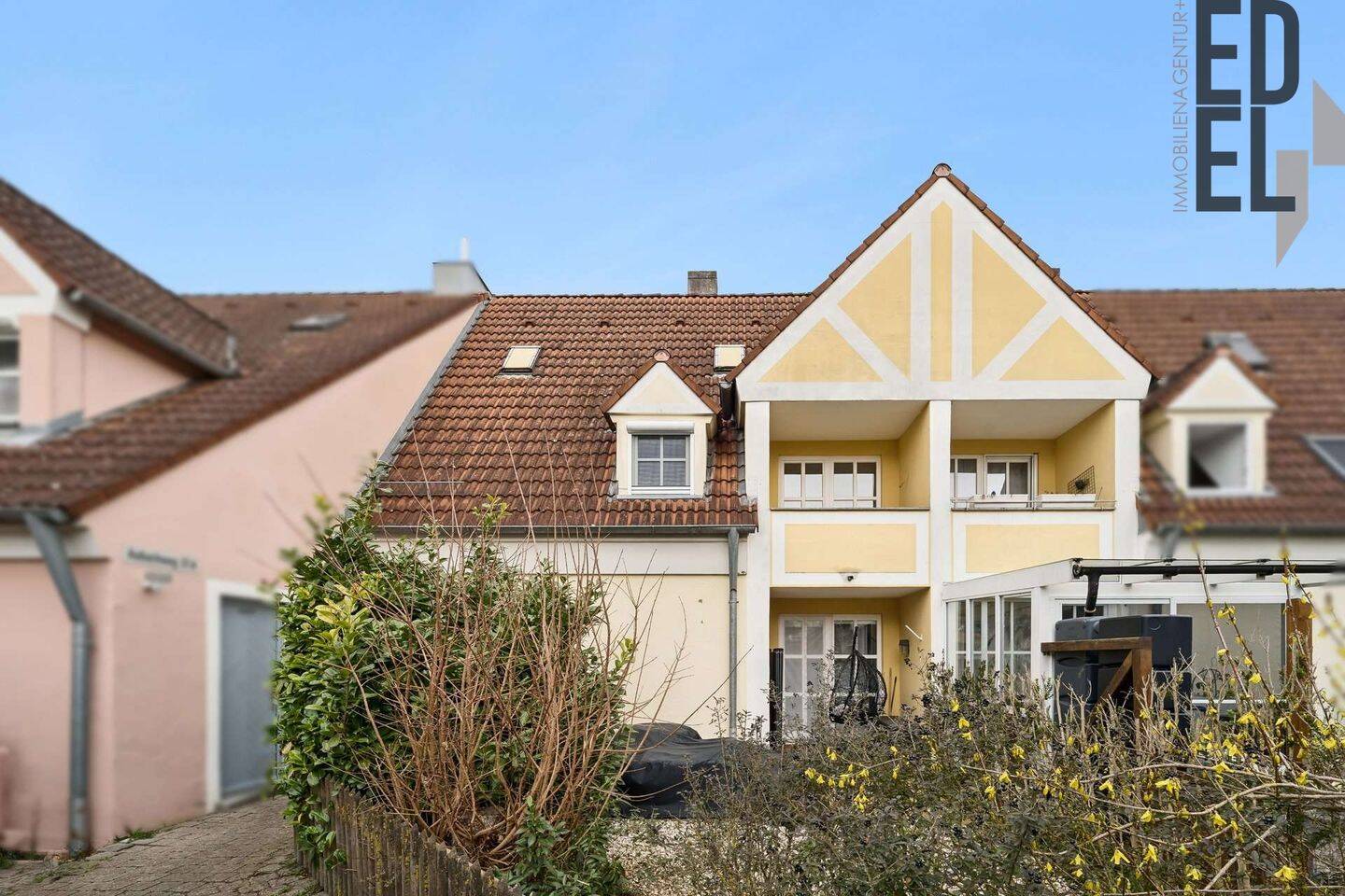3-Zimmer-Wohnung mit Balkon & Stellplätzen in guter Lage von Neutraubling, 93073 Neutraubling