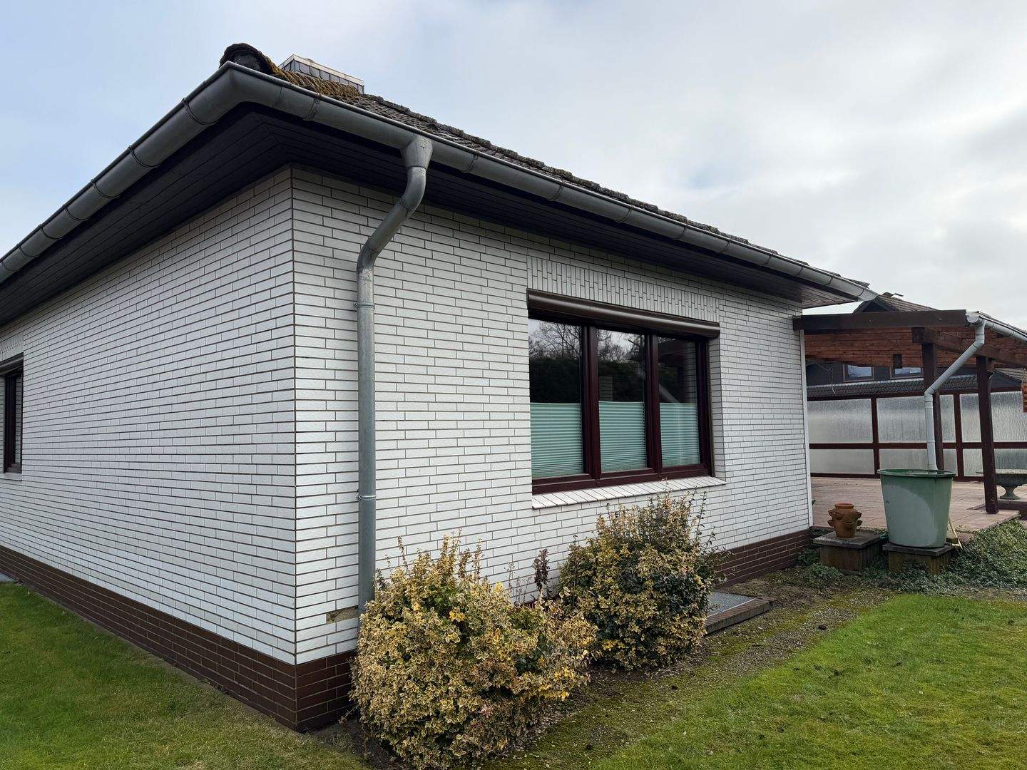 Modernisierter Bungalow mit 4 Garagen in bevorzugter Lage von Cadenberge., 21781 Cadenberge