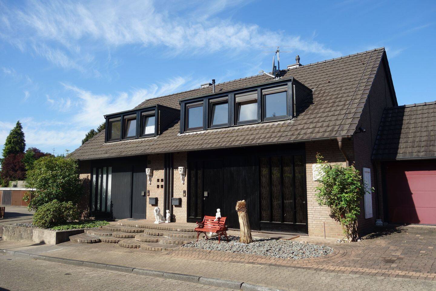 FREISTEHEND EXKLUSIV 1 FAM.-HS., 3 GARAGEN, 7 ZI./237 QM WFL., MARMOR, KAMIN, SAUNA IN KNITTKUHL, 40629 Düsseldorf (Gerresheim Grafenberg Hubbelrath Ludenberg Rath)