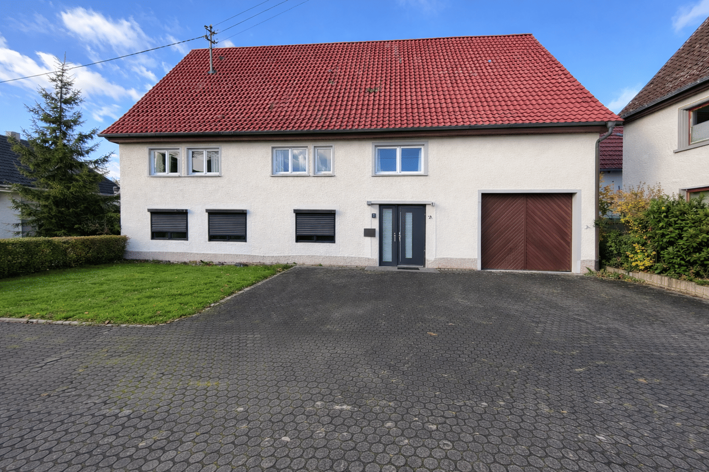 Einfamilienhaus mit 3 Wohneinheiten großer Scheune viel Ausbaupotenzial in Stockach, 78333 Stockach