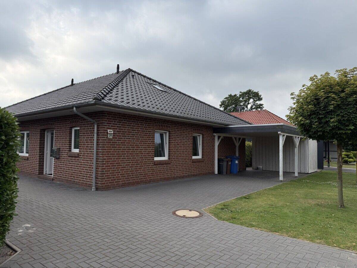 Jaderberg: Moderne Doppelhaushälfte mit Terrasse und Carport in ruhiger Lage sucht ordentlichen Mieter, 26349 Jade