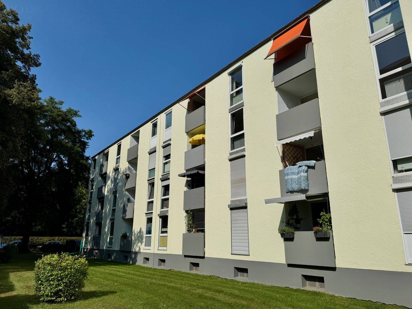 Einziehen und loswohnen ! – Helle 3-Zimmer Wohnung im 2. OG – Optional mit Garage, 84034 Landshut (Münchnerau Nikola West)