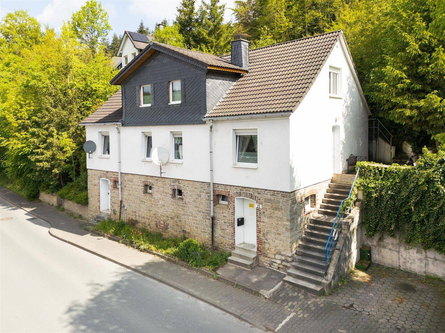 / Vermietete Doppelhaushälften in zentrumsnaher Lage von Sundern, 59846 Sundern (Sauerland)