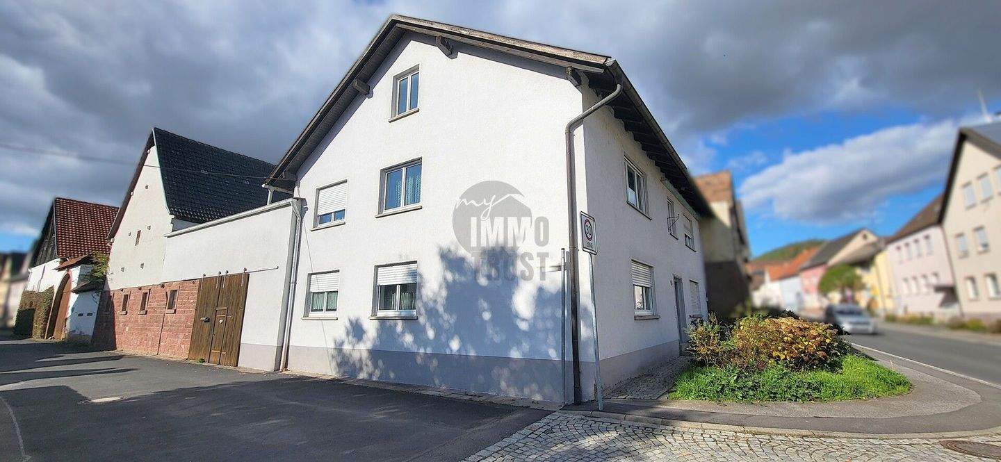 PRACHTVOLLES ANWESEN MIT ZWEI SCHEUNEN, 97277 Neubrunn