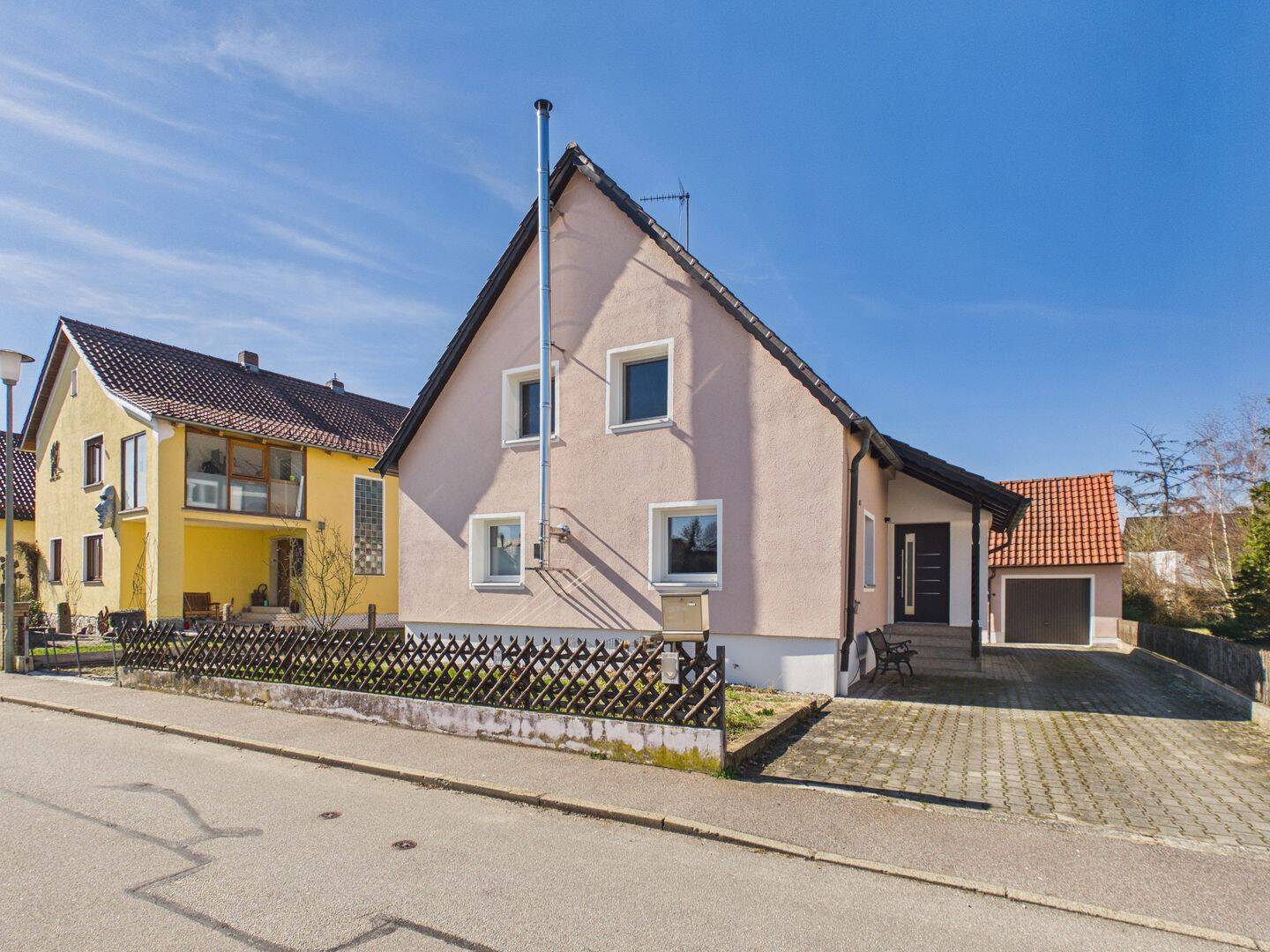 Ihr neues Zuhause: Charmantes EFH mit großem Garten & modernem Anbau!, 93158 Teublitz