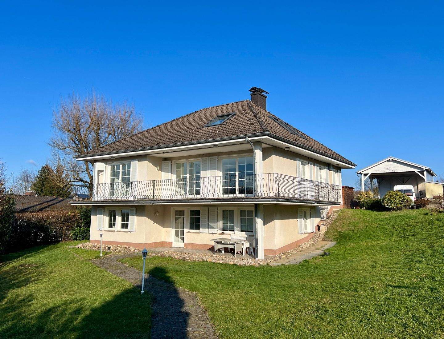 Wunderschönes Haus mit Einliegerwohnung in Hennef-Uckerath inkl. großem BAUGRUNDSTÜCK, 53773 Hennef (Sieg)