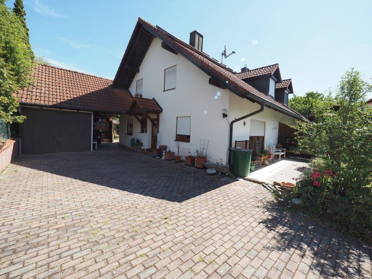 Gepflegte Doppelhaushälfte mit Südgarten, Garage und viel Potenzial in Kirchdorf an der Amper, 85414 Kirchdorf a.d. Amper