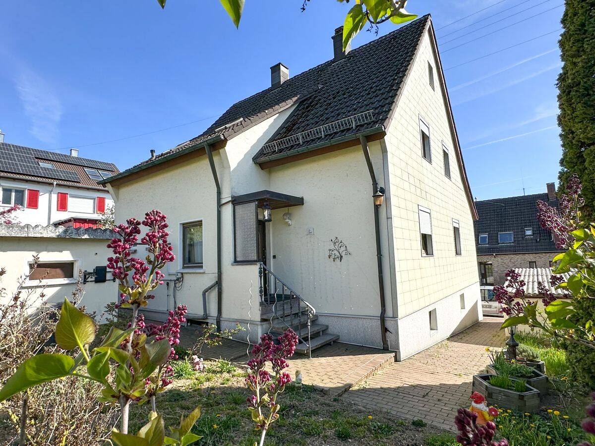 Platz für Generationen – Freistehendes EFH mit Garage und Garten, 73433 Aalen