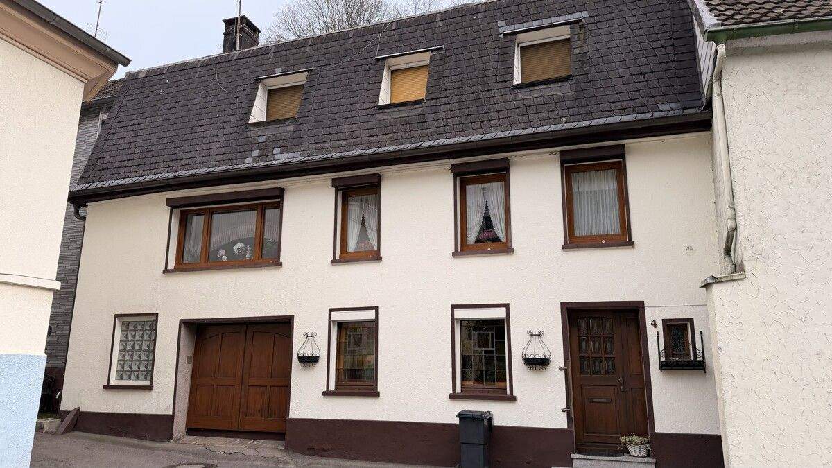 Schönes Einfamilienhaus ohne Garten aber mit Garage, 58762 Altena