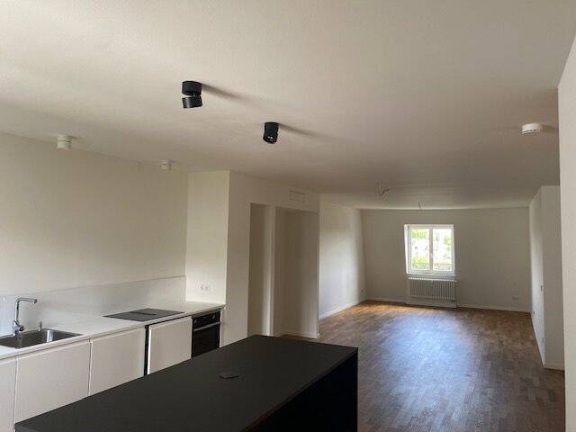 Zweitbezug nach Kernsanierung++ Tolle Zweieinhalbzimmerwohnung direkt am Main, 60311 Frankfurt am Main (Altstadt Innenstadt)