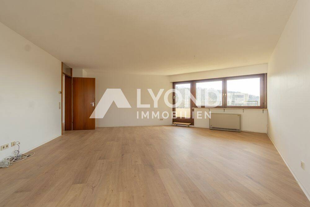 Attraktive 3-Zimmer-Wohnung mit Südostbalkon, Aufzug und TG-Garage in Sindelfingen, 71067 Sindelfingen
