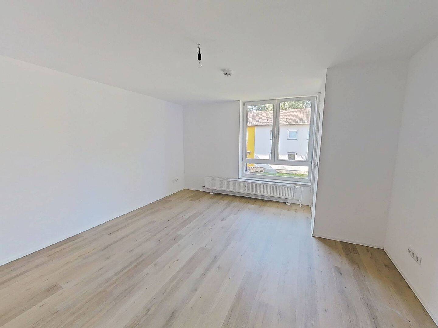Moderne 3-Zimmer-Wohnung mit BALKON und großzügigem Grundriss, 93426 Roding