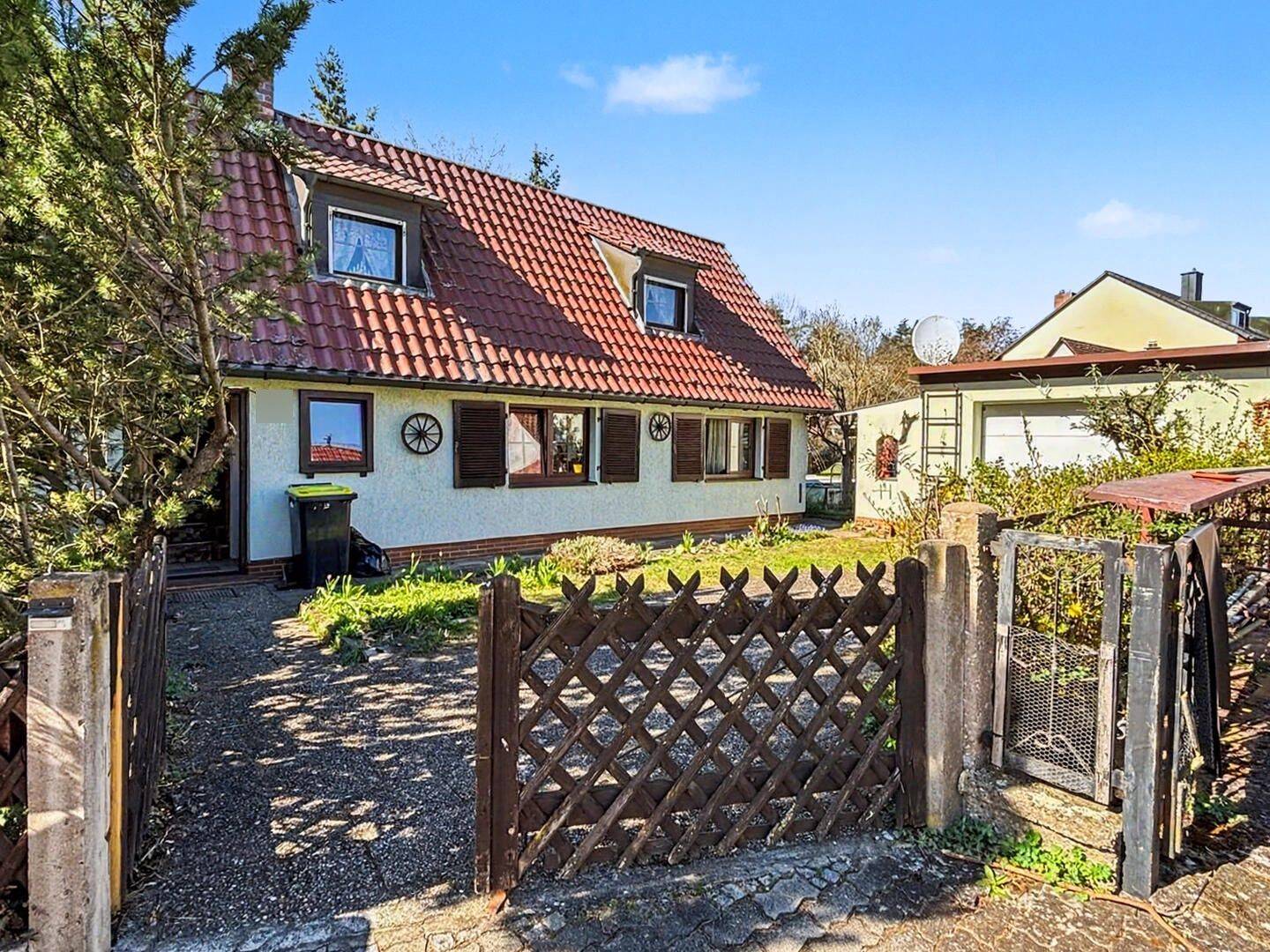 Doppelhaushälfte mit herrlichem Grundstück in Nürnberg-Marterlach, 90441 Nürnberg (Gibitzenhof Sandreuth Schweinau Werderau)