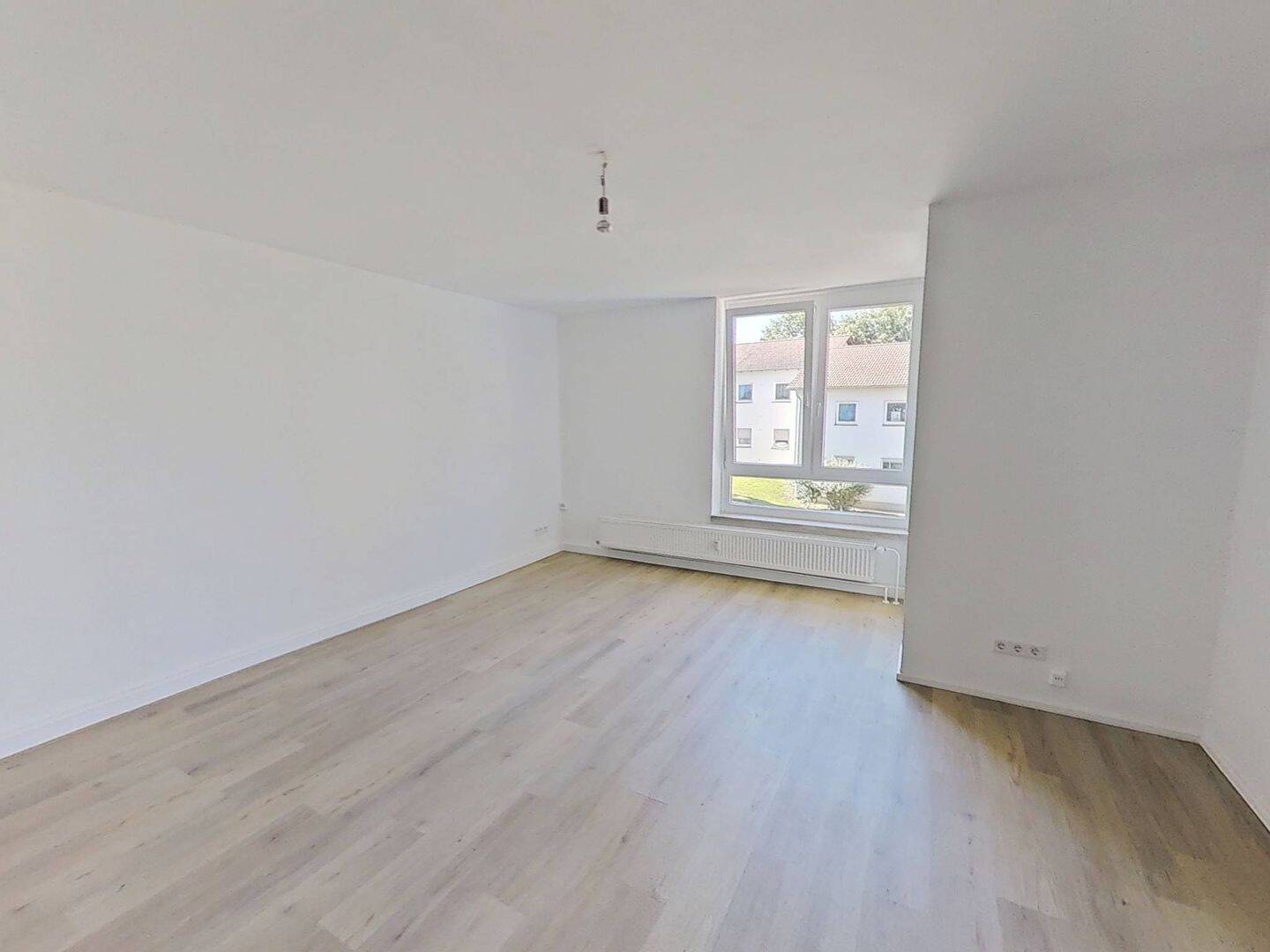 **Moderne 3-Zimmer-Wohnung mit BALKON und viel Lichteinfall in Roding **, 93426 Roding