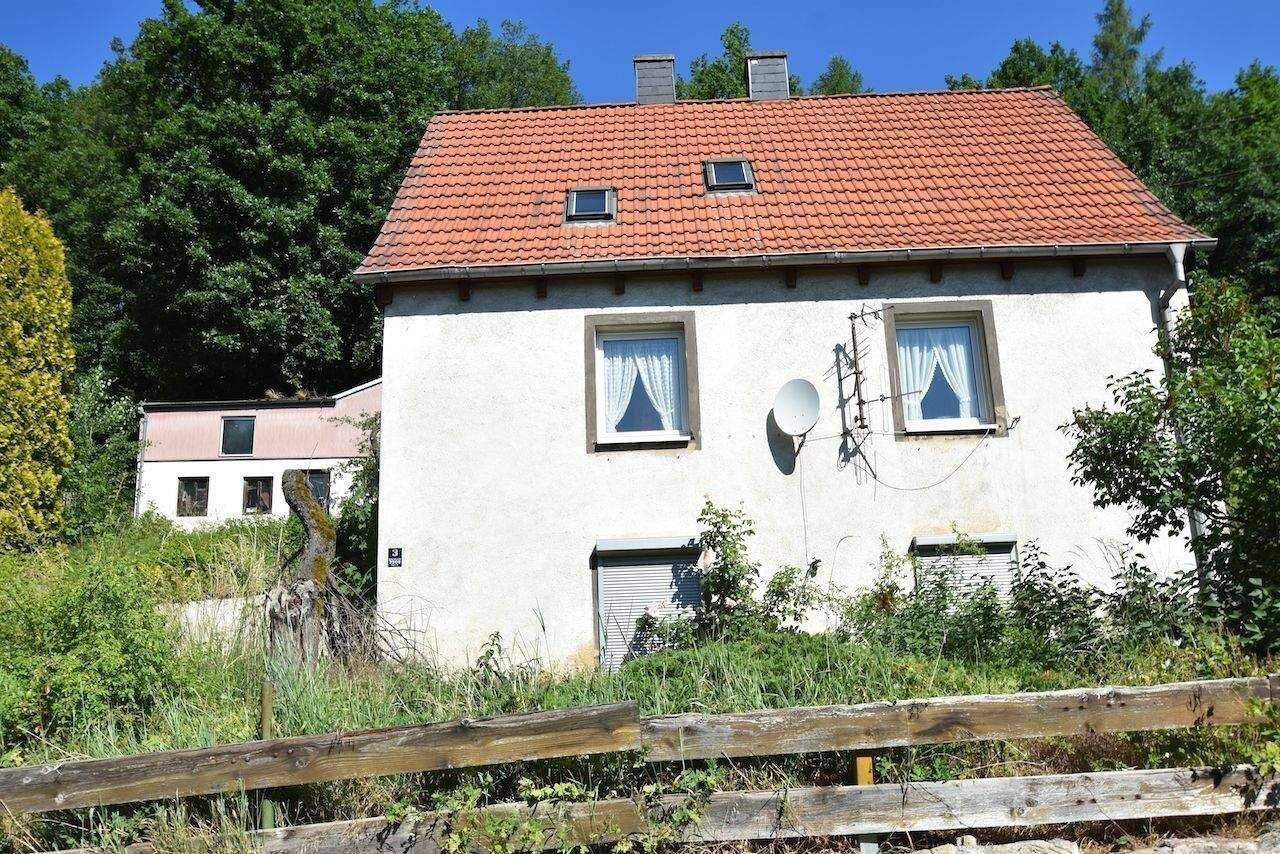 Einfamilienhaus mit Nebengelass und Grundstück, 1705 Freital