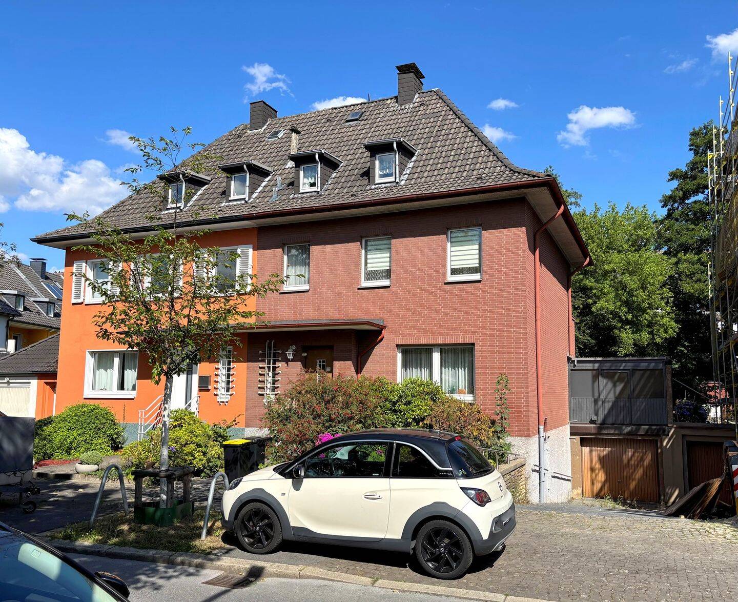 Renovierungsbedürftige Doppelhaushälfte in der nördlichen Gartenstadt mit ca. 160 m² Wohnfläche