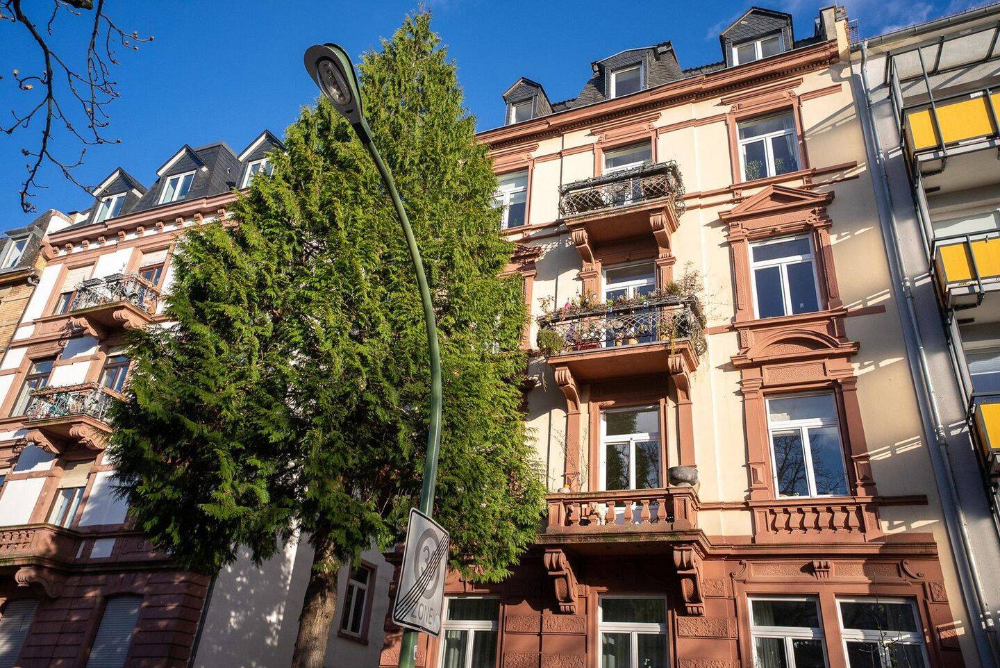 Charmante 3-Zimmer Maisonette-Wohnung mit Balkon und Skylineblick in Frankfurt Nordend-Ost, 60316 Frankfurt am Main (Nordend-Ost Nordend-West Ostend)