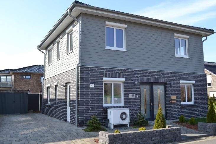 Familienfreundliches Einfamilienhaus im Neubau-Zweitbezug mit A+ Energieeffizienz, 25746 Heide